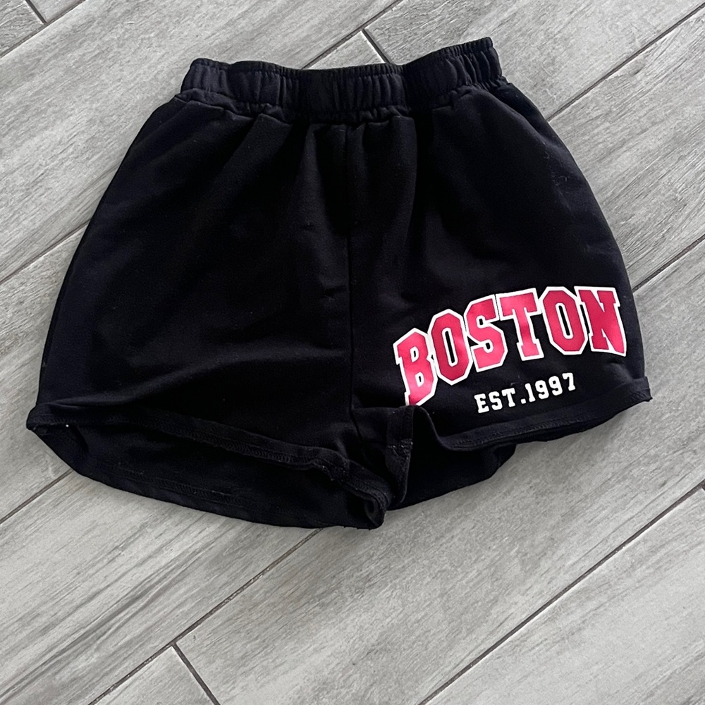 Black and red shorts with elastic waistband #summer